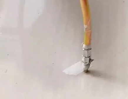 昭苏瓷砖空鼓维修公司专业解答在瓷砖铺贴过程中，如果使用的砂料过粗（如全部使用了粗砂），可能会导致以下问题